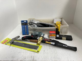 QTY OF ASSORTED HARDWARE ITEMS TO INCLUDE EDMA UNIVERSAL SLATE HAMMER AND STANLEY SNAP-OFF BLADE KNIFE (PLEASE NOTE: 18+YEARS ONLY. ID MAY BE REQUIRED): LOCATION - J6