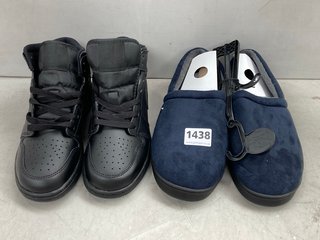 2 X ASSORTED PAIRS OF SHOES TO INCLUDE CHILDRENS NIKE AIR TRAINERS IN BLACK - UK SIZE: 4: LOCATION - E1