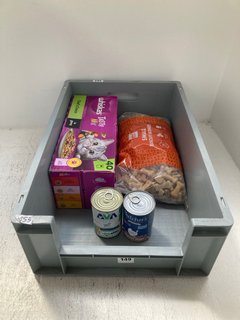QTY OF ASSORTED PET CARE ITEMS TO INCLUDE BUTCHERS HEALTHY HEART GRAIN FREE DOG FOOD ( B.B DATE 06.2026 ): LOCATION - J8