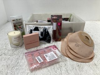 QTY OF ASSORTED ITEMS TO INCLUDE YANKEE CANDLE HOME INSPIRATION WAX MELTS AND HNB COSMETICS PRESSED POWDER: LOCATION - J8