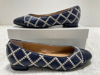 RUSSELL & BROMLEY BOULEVARD PEARL BALLET PUMP IN NAVY BLUE UK SIZE 5 - RRP £275: LOCATION - J1