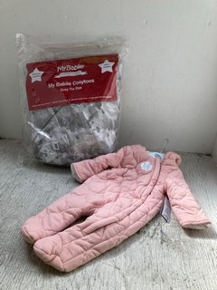 QTY OF ASSORTED ITEMS TO INCLUDE J21 GEORGE BABY PINK QUILTED PRAM SUIT SIZE 6-9 MONTHS: LOCATION - J21