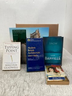 QTY OF ASSORTED BOOKS TO INCLUDE THE TIPPING POINT BY MALCOLM GLADWELL AND LET THE GREAT WORLD SPIN BY COLUM MCCANN: LOCATION - I7