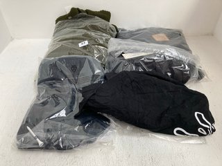 QTY OF ASSORTED MENS AND WOMENS CLOTHING TO INCLUDE KANGAROO POO BLACK HOODIE UK SIZE 2XL: LOCATION - J3