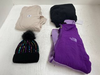 QTY OF ASSORTED KIDS CLOTHING TO INCLUDE NIKE JOGGERS IN BLACK UK SIZE L AND NORTH FACE FLEECE IN PURPLE UK SIZE L: LOCATION - J3