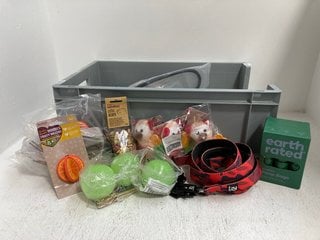QTY OF ASSORTED PET ITEMS TO INCLUDE ROSEWOOD BOREDOM BREAKER PARROT TOY AND EARTH RATED LAVENDER POOP BAGS: LOCATION - J4