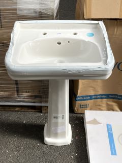 (COLLECTION ONLY) TRADITIONAL 600MM WIDE 2TH CERAMIC BASIN WITH FULL PEDESTAL - RRP £320: LOCATION - A6