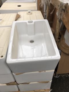 (COLLECTION ONLY) TRADITIONAL CERAMIC BELFAST KITCHEN SINK 590 X 460 X 250MM - RRP £325: LOCATION - B8