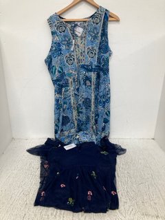 WOMENS MONSOON MAXI DRESS IN BLUE FLORAL PRINT - UK SIZE: LARGE TO INCLUDE MONSOON EMBROIDERED DRESS IN NAVY - UK SIZE: 14: LOCATION - WA4