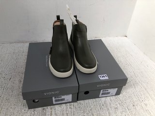 2 X VIONIC HI-TOP TRAINER BOOTS IN OLIVE - SIZE UK8: LOCATION - D9