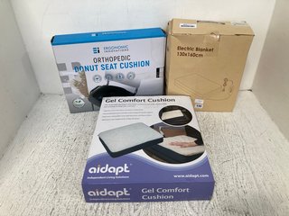 3 X ASSORTED HOUSEHOLD ITEMS TO INCLUDE AIDAPT GEL COMFORT CUSHION: LOCATION - WA4