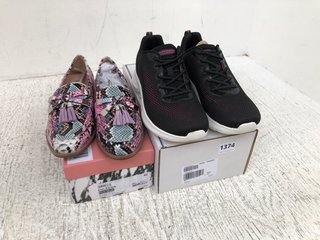 2 X ASSORTED WOMENS FOOTWEAR IN SIZE UK7 TO INCLUDE MODA IN PELLE ENLEENA SNAKE PRINT LOAFERS IN PINK MULTI: LOCATION - D10