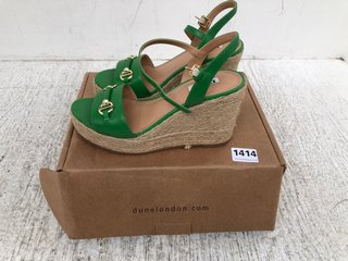 DUNE LONDON GREEN LEATHER SNAFFLE WEDGES - SIZE UK5: LOCATION - D12