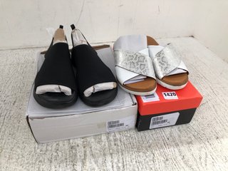 2 X ASSORTED WOMENS FOOTWEAR IN SIZE UK7 TO INCLUDE RUTH LANGSFORD FLAT SLIDER SANDALS IN SILVER/WHITE: LOCATION - D12