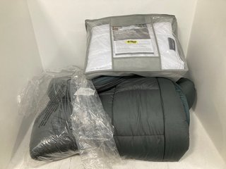 OEKO TEX KING SIZE MATTRESS TOPPER IN GREY TO INCLUDE TRAUMNACHT WEIGHTED BLANKET: LOCATION - WA6