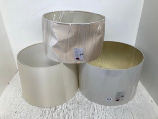 3 X ASSORTED JOHN LEWIS & PARTNERS LIGHTING ITEMS TO INCLUDE VELVET 40CM LAMPSHADE IN CREAM: LOCATION - A17