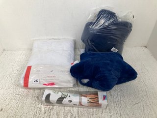 4 X ASSORTED JOHN LEWIS & PARTNERS ITEMS TO INCLUDE SINGLE FITTED SHEET AND MATTRESS PROTECTOR: LOCATION - A16