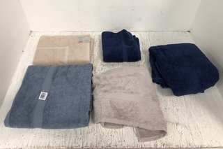 QTY OF ASSORTED JOHN LEWIS & PARTNERS BATHROOM LINENS TO INCLUDE EGYPTIAN COTTON BATH MAT: LOCATION - A7