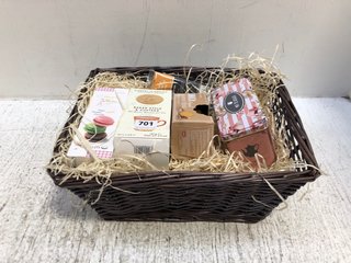 PRE-MADE FOOD HAMPER TO INCLUDE ANNA'S ORIGINAL ALMOND THINS - BBE: 02.12.24: LOCATION - B5