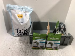 QTY OF ASSORTED PET ITEMS TO INCLUDE WHIMZEES WELLNESS DAILY DENTAL TREATS 360G - BBE: 07.26: LOCATION - B6
