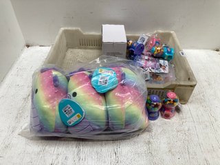 QTY OF ASSORTED CLAIRE'S ACCESSORIES ITEMS TO INCLUDE SQUISHMALLOW EMERALD: LOCATION - B7