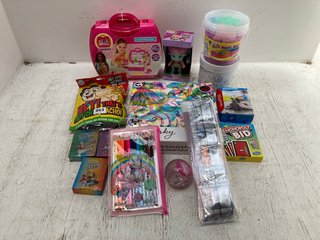 QTY OF ASSORTED CHILDREN'S ITEMS TO INCLUDE ARTBOX MAGIC SAND TUB: LOCATION - B13