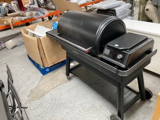 TRAGER IRONWOOD XL PELLET BARBEQUE - RRP £1,999.99: LOCATION - B2 (KERBSIDE PALLET DELIVERY)