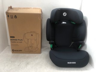 2 X ASSORTED BABY ITEMS TO INCLUDE MAXI COSI RODIFIX I - SIZE COLLECTION CHILDREN'S CAR SEAT: LOCATION - D17