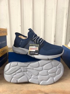SKECHERS MENS INGRAM BRACKETT LACE UP TRAINERS IN NAVY SIZE: 11: LOCATION - A13
