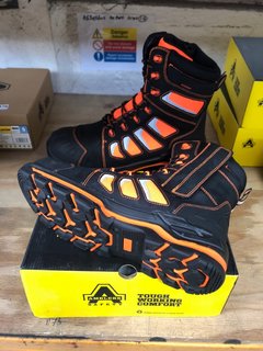 AMBLERS SAFETY BEACON STEEL TOE HIGH BOOTS IN BLACK/YELLOW SIZE: 9: LOCATION - A12