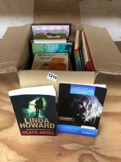 BOX OF ASSORTED BOOKS TO INCLUDE BOOK LOVERS BY EMILY HENRY: LOCATION - A10