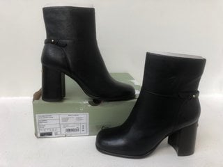 TED BAKER LEATHER SQUARE TOE ANKLE BOOTS IN BLACK SIZE: 40 EU RRP - £185: LOCATION - WHITE BOOTH