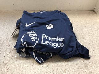 QTY OF NIKE CHILDRENS PREMIER LEAGUE SPORT TSHIRTS IN NAVY IN VARIOUS SIZES: LOCATION - A5