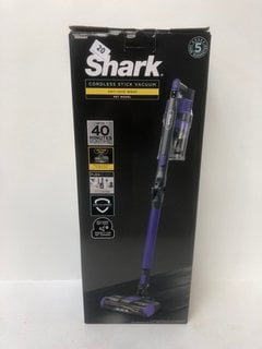 SHARK ANTI HAIR WRAP PET MODEL CORDLESS STICK VACUUM CLEANER RRP - £420: LOCATION - WHITE BOOTH