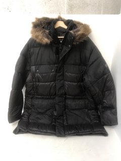 BARBOUR INTERNATIONAL CON PARKA COAT IN BLACK SIZE: 2XL RRP - £279: LOCATION - WHITE BOOTH