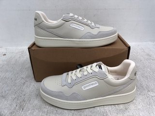 GOOD NEWS MACK COURT SHOES IN OFF WHITE SIZE: 6: LOCATION - C9