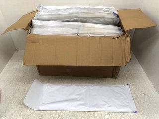 BOX OF LONG RECTANGULAR POSTAGE BAGS IN WHITE: LOCATION - C7