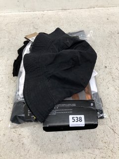 QTY OF ASSORTED MENS CLOTHING TO INCLUDE JORDAN BUCKET HAT IN BLACK: LOCATION - C5