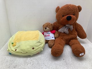 3 X ASSORTED SOFT TOYS TO INCLUDE JUST BECAUSE I LOVE YOU BUILD A BEAR: LOCATION - D0