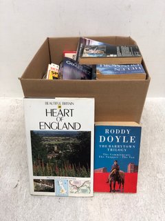 QTY OF ASSORTED BOOKS TO INCLUDE AA HEART OF ENGLAND: LOCATION - C3