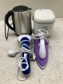 4 X ASSORTED ITEMS TO INCLUDE CROMPTON IRON IN LILAC/WHITE: LOCATION - D0
