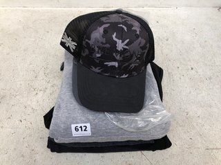 QTY OF ASSORTED MENS CLOTHING TO INCLUDE 3 X BREMONT LONDON CAMOUFLAGE PRINT CAPS IN BLACK/GREY: LOCATION - C1