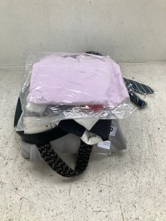 QTY OF ASSORTED CLOTHING TO INCLUDE STRETCH COTTON PIQUE POLO SHIRT IN LILAC SIZE: M: LOCATION - D1
