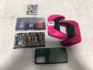 QTY OF ASSORTED ITEMS TO INCLUDE 2 X PS4 WIRELESS CONTROLLERS IN HOT PINK: LOCATION - B16
