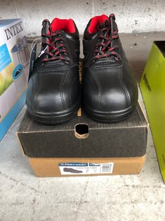 PORTWEST WOMENS SAFETY SHOES IN BLACK & RED - UK SIZE 5: LOCATION - BR10