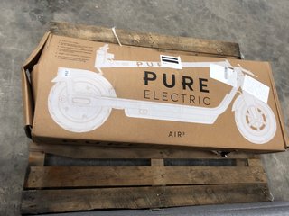 (COLLECTION ONLY) PURE ELECTRIC AIR 3 ELECTRIC SCOOTER IN BLACK - RRP £279: LOCATION - B8