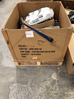 PALLET OF ASSORTED GARDEN ITEMS TO INCLUDE SPEAR & JACKSON TREE PRUNER WITH SAW: LOCATION - B6 (KERBSIDE PALLET DELIVERY)