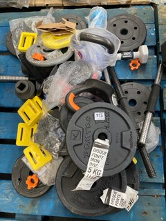 QTY OF ASSORTED HOME GYM WEIGHTS TO INCLUDE ASSORTED DISC WEIGHTS AND PUSH UP AID GRIPS: LOCATION - B3