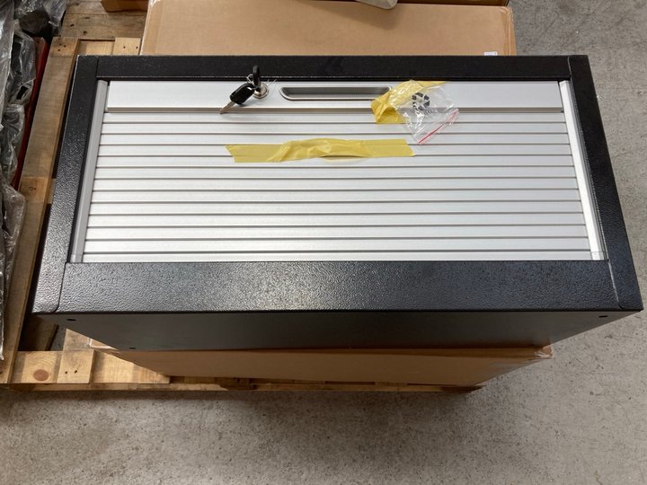 John Pye Auctions GEELONG MODULAR STYLE MIDHIGH GARAGE STORAGE