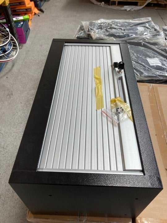 John Pye Auctions GEELONG MODULAR STYLE MIDHIGH GARAGE STORAGE